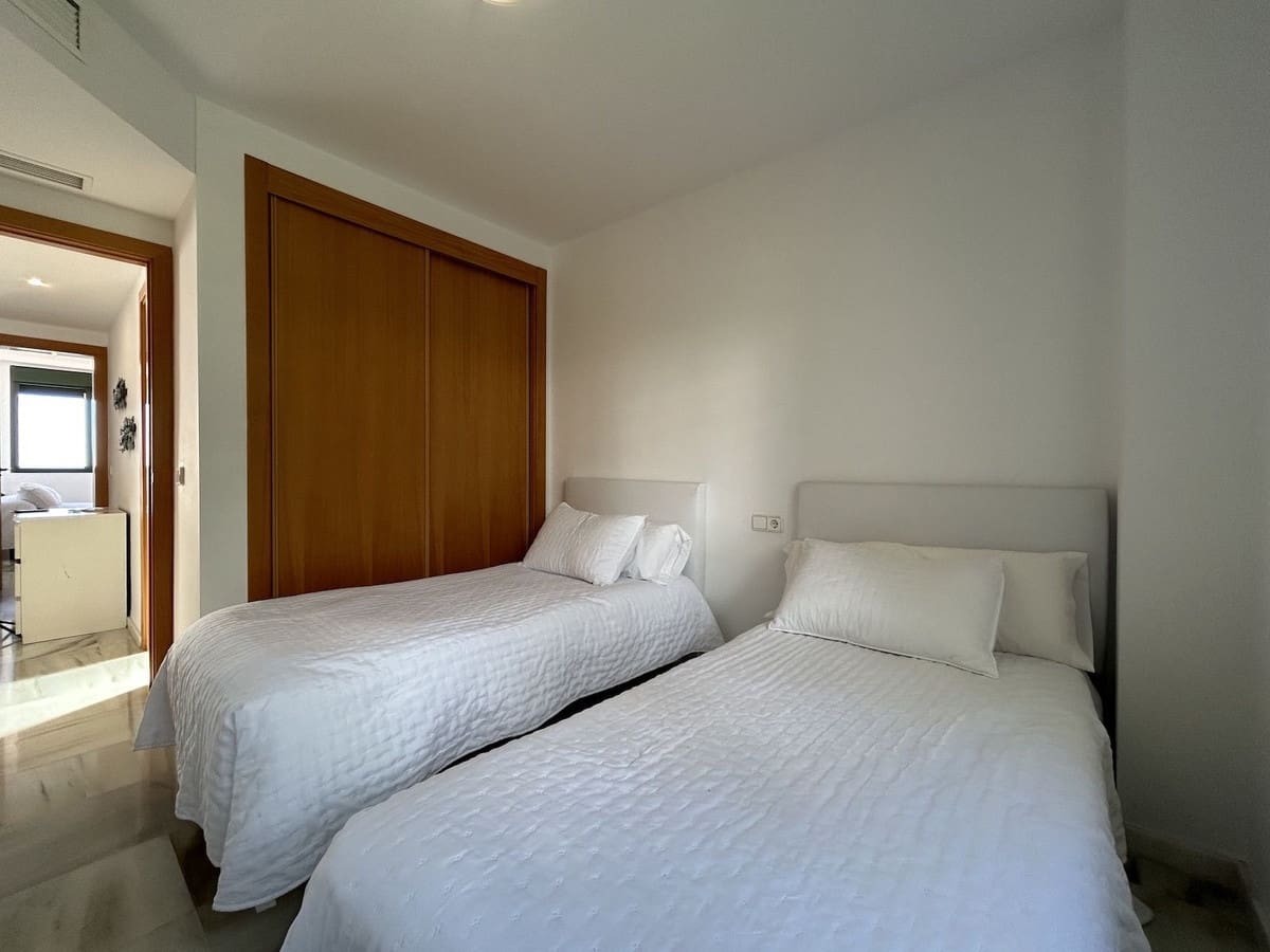 2 soveværelse Lejlighed til leje i Nerja med swimmingpool - € 1.100 (Ref: 9895636)