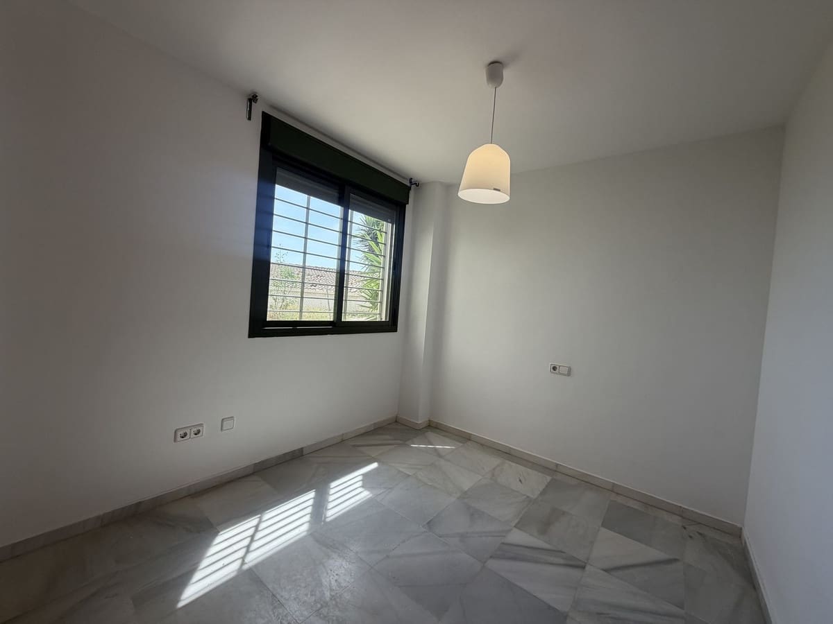 2 soveværelse Lejlighed til leje i Nerja med swimmingpool - € 1.100 (Ref: 9895636)