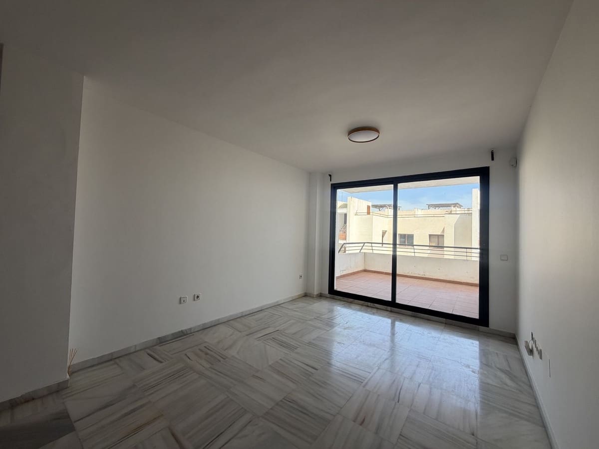 2 soveværelse Lejlighed til leje i Nerja med swimmingpool - € 1.100 (Ref: 9895636)