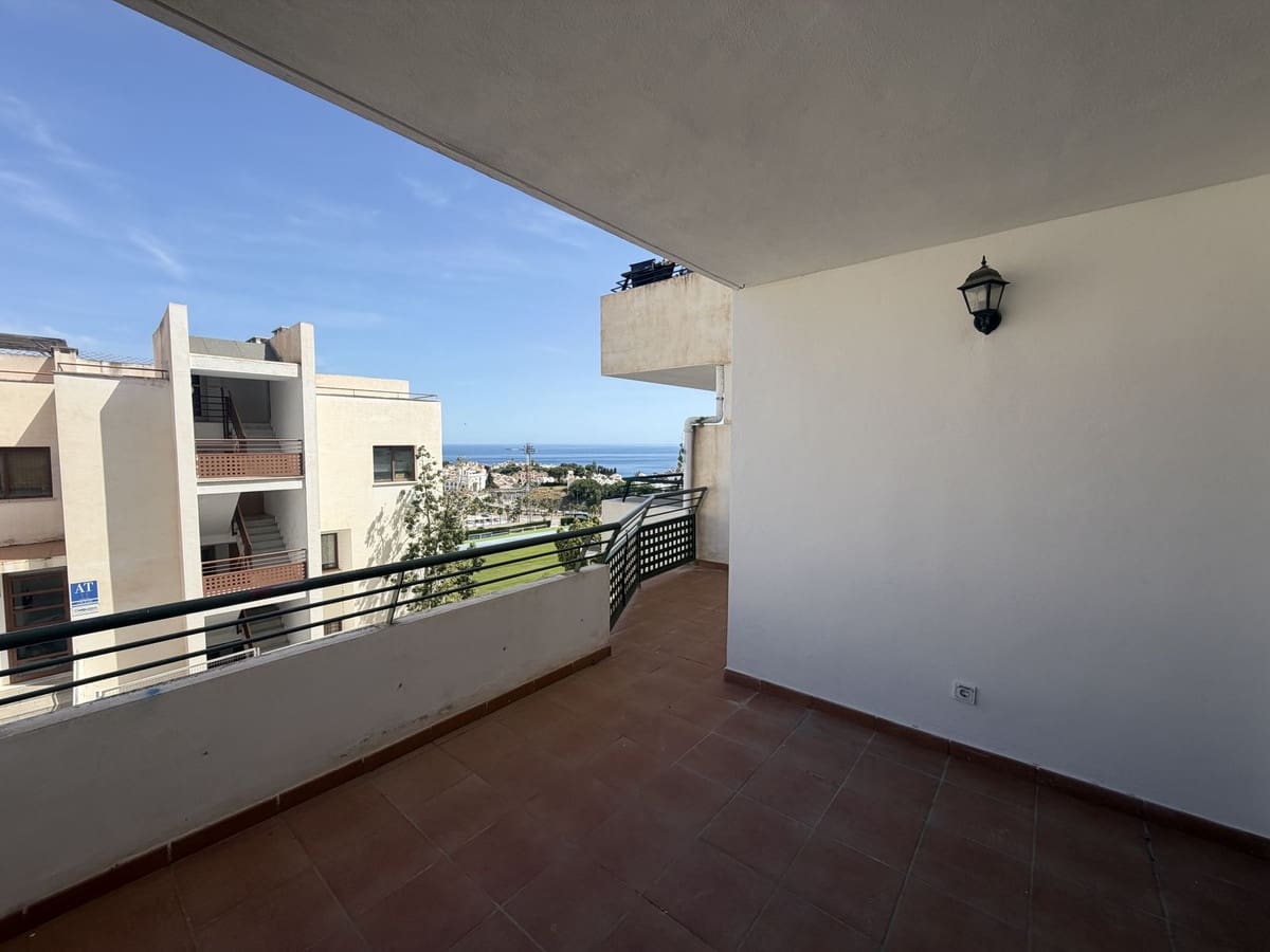 2 soveværelse Lejlighed til leje i Nerja med swimmingpool - € 1.100 (Ref: 9895636)