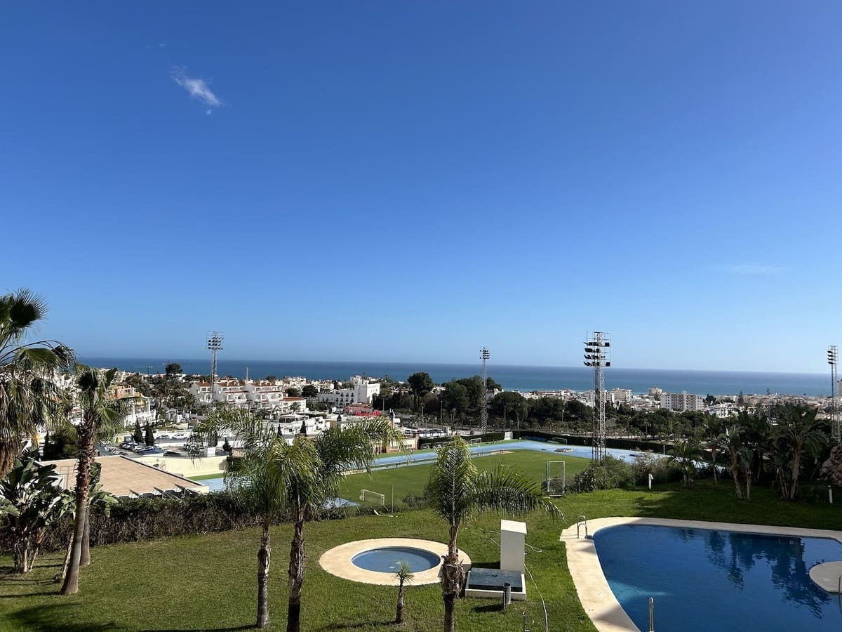 2 soveværelse Lejlighed til leje i Nerja med swimmingpool - € 1.100 (Ref: 9895636)