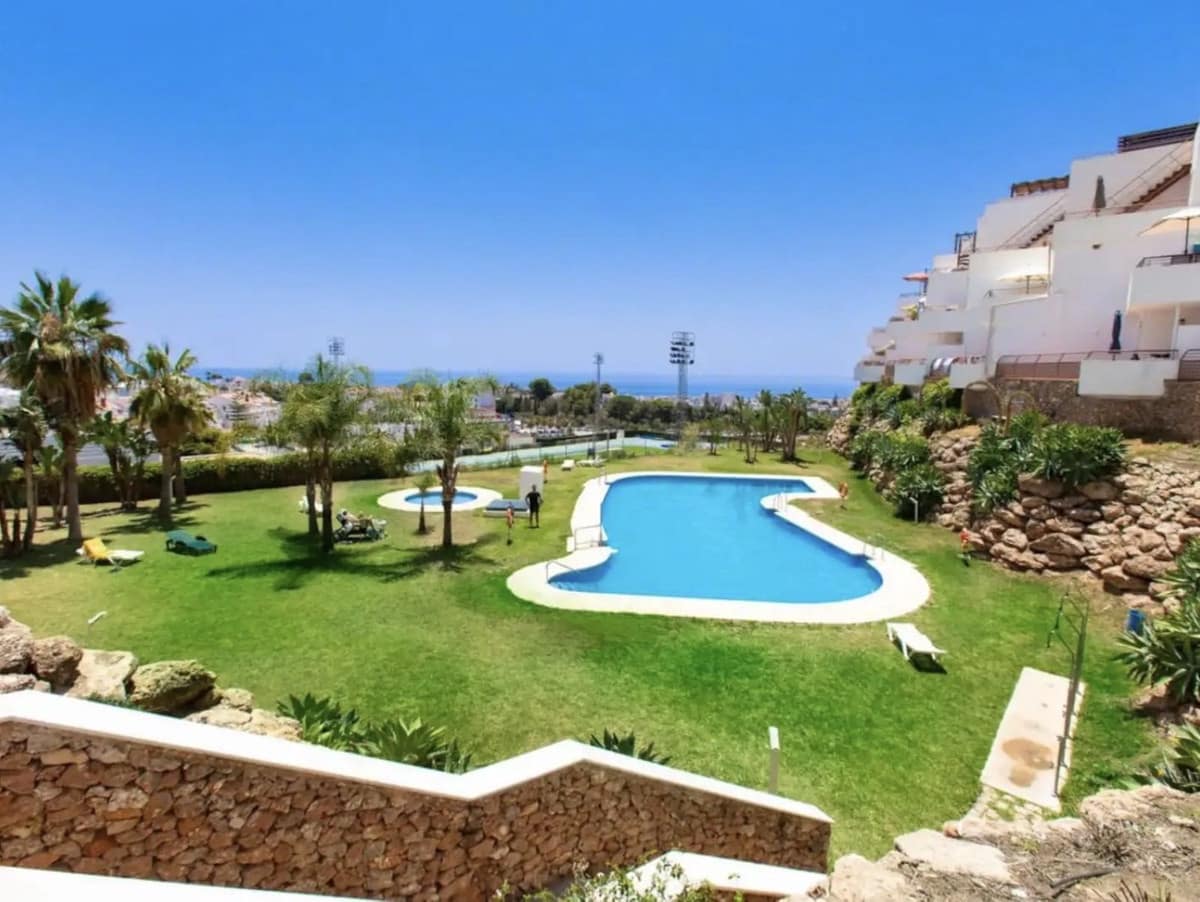 2 soveværelse Lejlighed til leje i Nerja med swimmingpool - € 1.100 (Ref: 9895636)