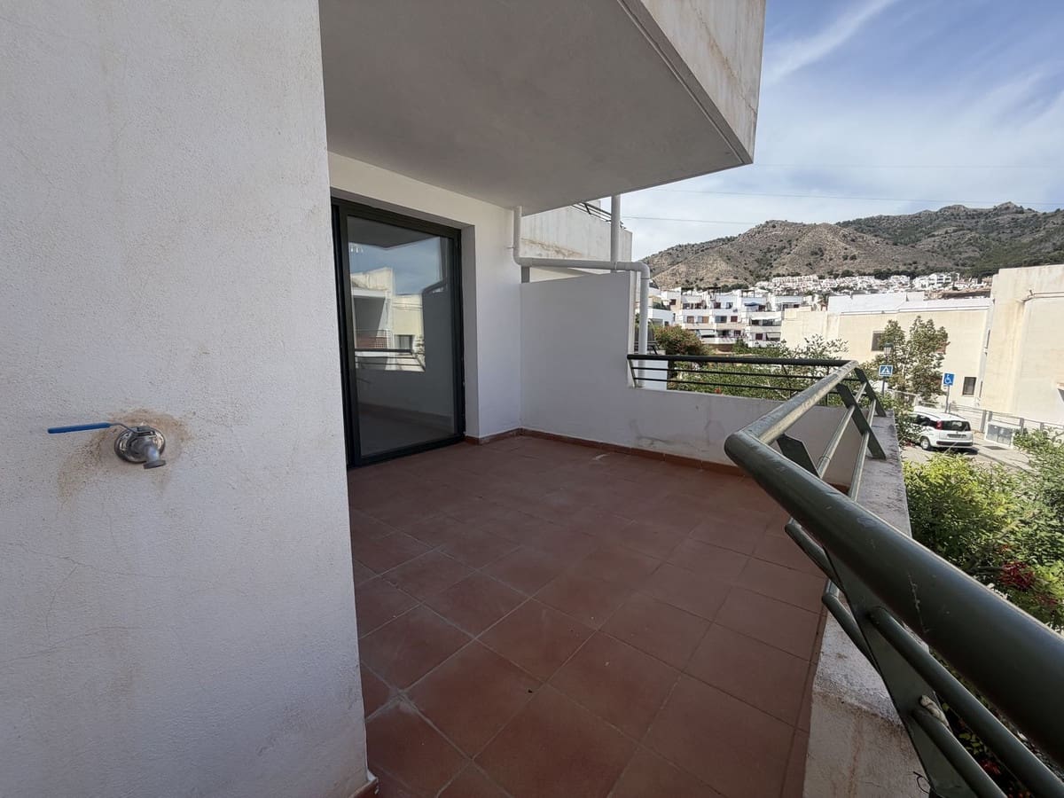 2 soveværelse Lejlighed til leje i Nerja med swimmingpool - € 1.100 (Ref: 9895636)