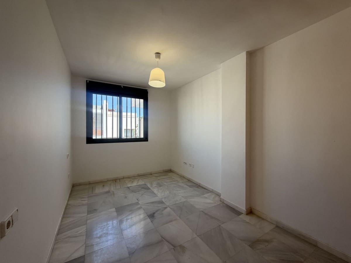 2 bedroom Apartment for rent in Nerja with pool - € 1,100 (Ref: 9895636)