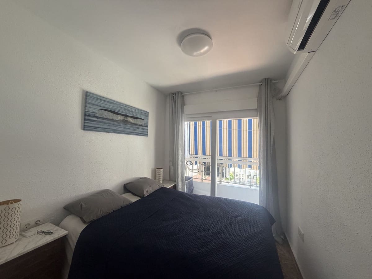 1 slaapkamer Penthouse te huur in Nerja met zwembad - € 900 (Ref: 9906709)