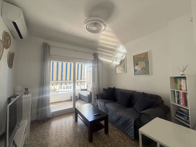 1 slaapkamer Penthouse te huur in Nerja met zwembad - € 900 (Ref: 9906709)