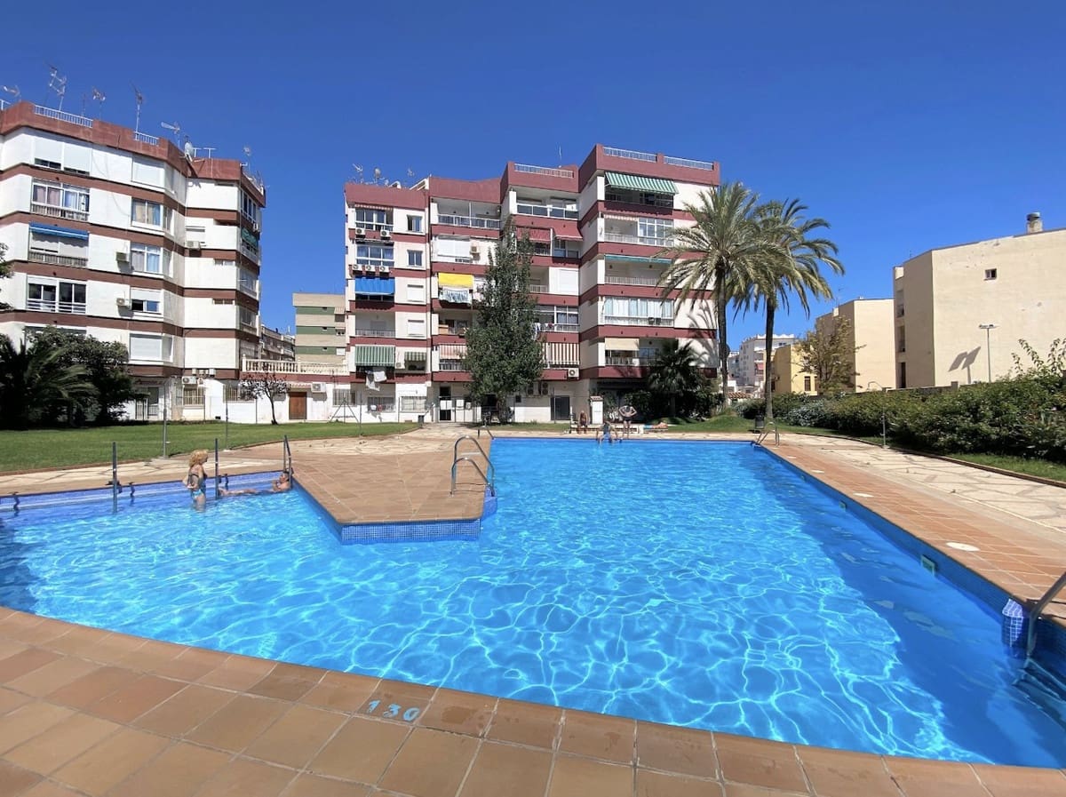 1 slaapkamer Penthouse te huur in Nerja met zwembad - € 900 (Ref: 9906709)