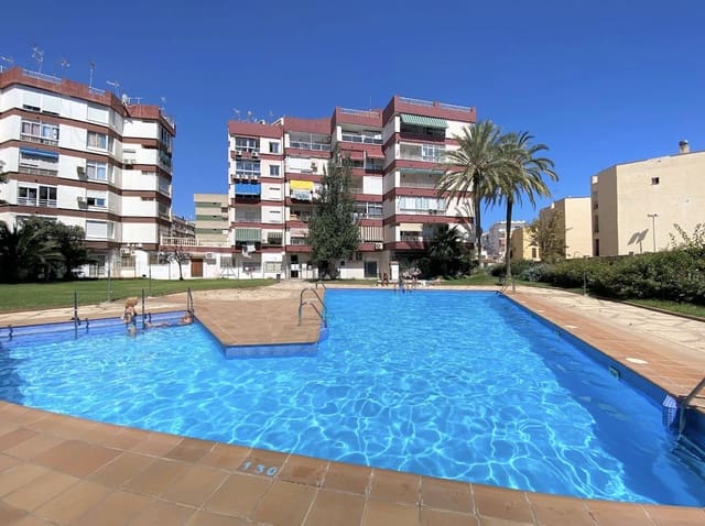 1 slaapkamer Penthouse te huur in Nerja met zwembad - € 900 (Ref: 9906709)
