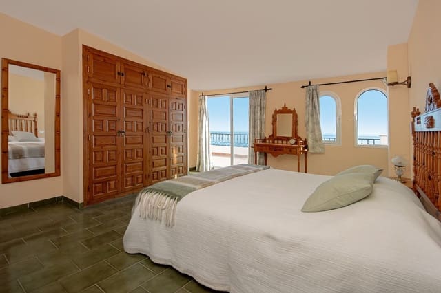 2 bedroom Penthouse for sale in Maro, Nerja - € 395,000 (Ref: 9921421)