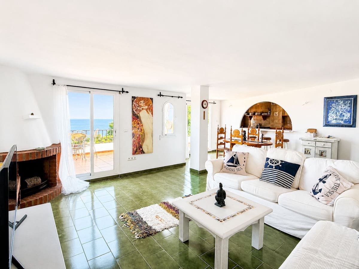 2 bedroom Penthouse for sale in Maro - € 395,000 (Ref: 9921421)
