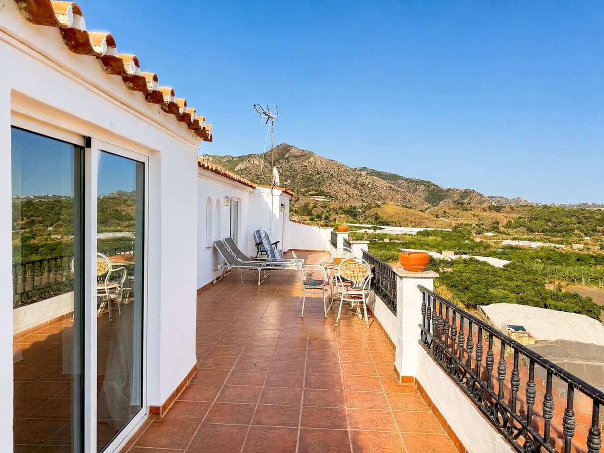 2 bedroom Penthouse for sale in Maro - € 395,000 (Ref: 9921421)