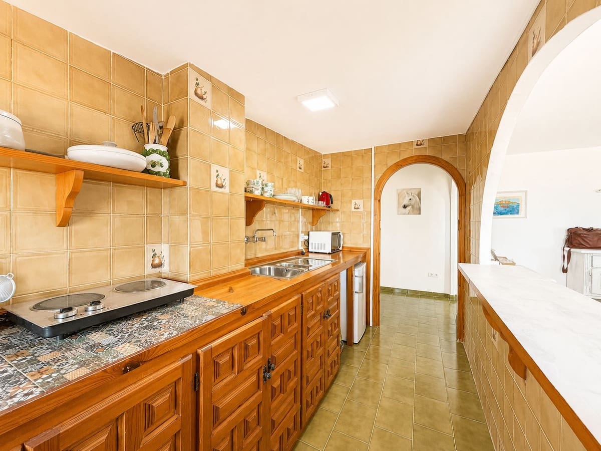 2 bedroom Penthouse for sale in Maro - € 395,000 (Ref: 9921421)