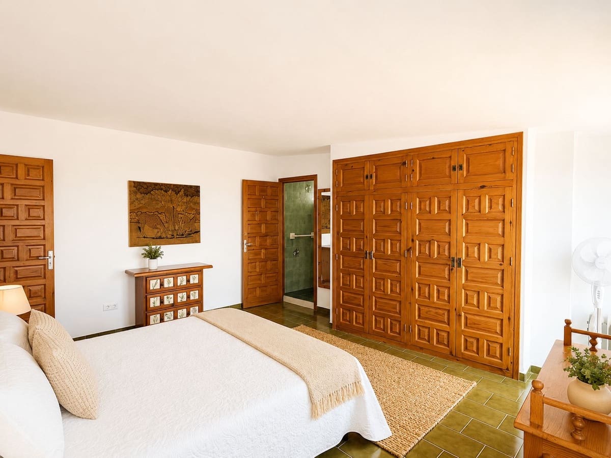 2 bedroom Penthouse for sale in Maro - € 395,000 (Ref: 9921421)