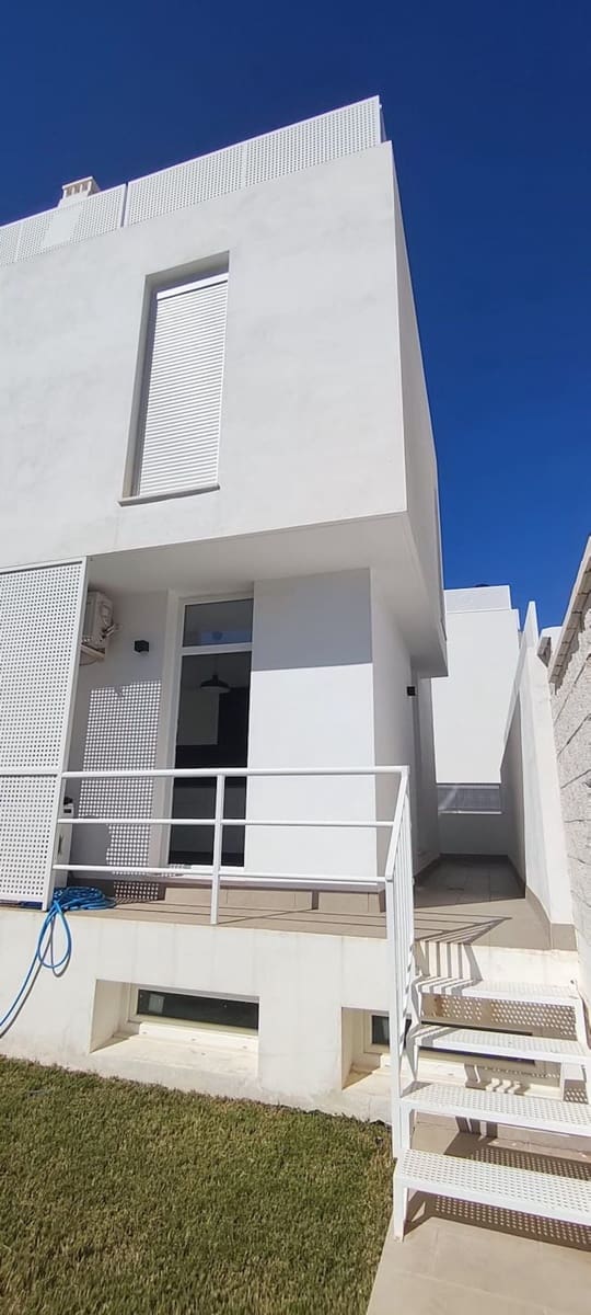 3 bedroom Villa for sale in Nerja with pool garage - € 550,000 (Ref: 9921422)