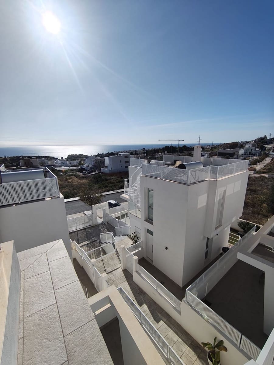 3 bedroom Villa for sale in Nerja with pool garage - € 550,000 (Ref: 9921422)