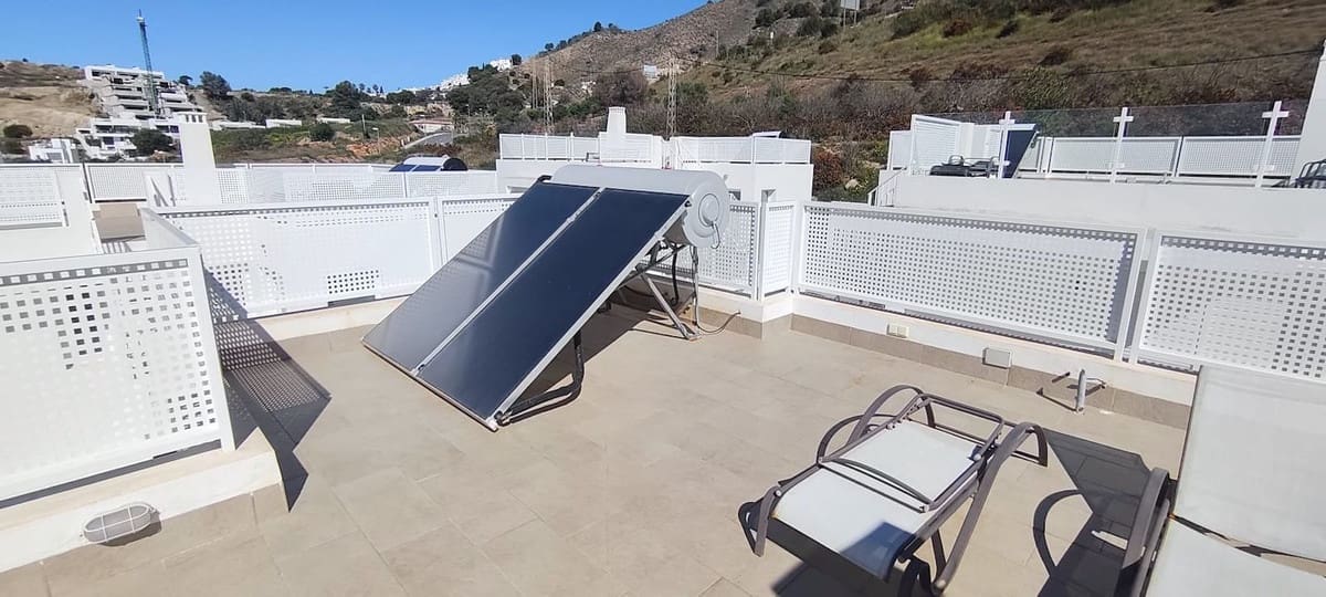 3 bedroom Villa for sale in Nerja with pool garage - € 550,000 (Ref: 9921422)