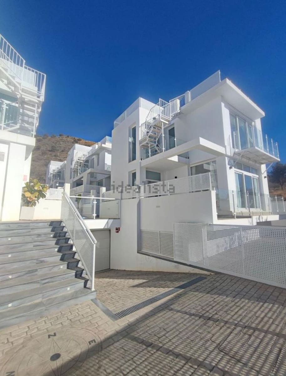 3 bedroom Villa for sale in Nerja with pool garage - € 550,000 (Ref: 9921422)