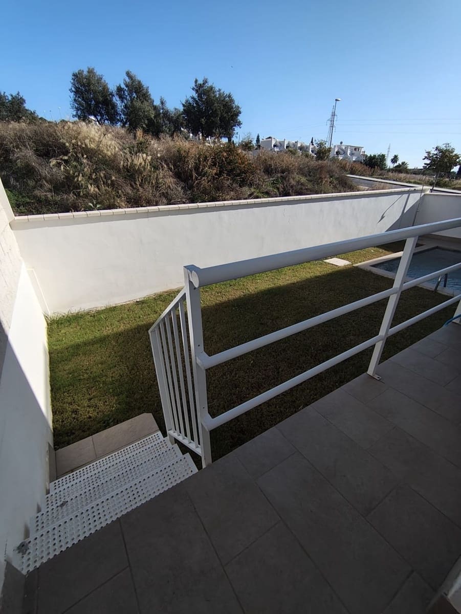 3 bedroom Villa for sale in Nerja with pool garage - € 550,000 (Ref: 9921422)