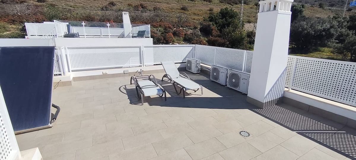 3 bedroom Villa for sale in Nerja with pool garage - € 550,000 (Ref: 9921422)