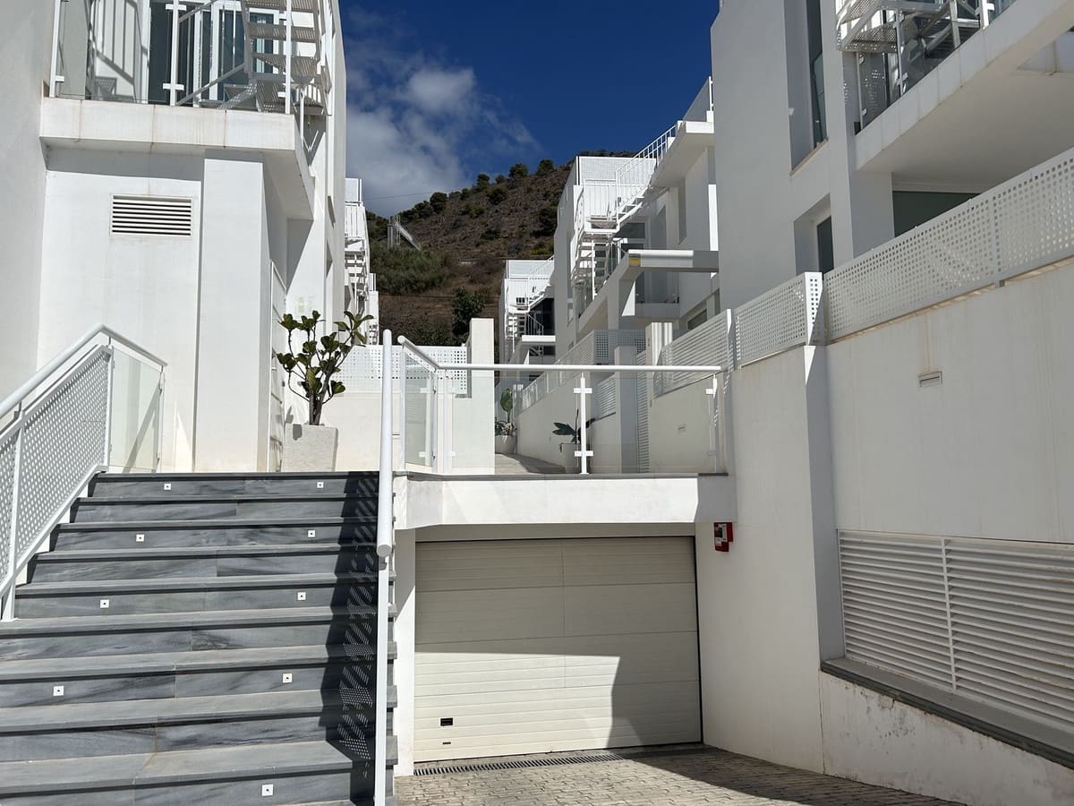 3 bedroom Villa for sale in Nerja with pool garage - € 525,000 (Ref: 9921422)