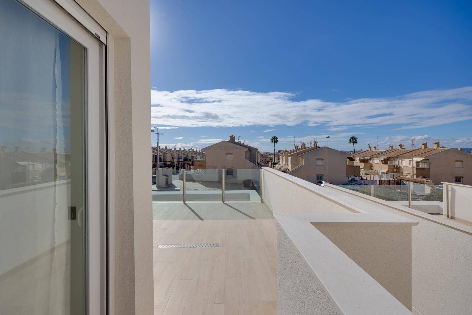 3 soveværelse Villa til salg i Torrevieja med swimmingpool - € 550.000 (Ref: 10031747)