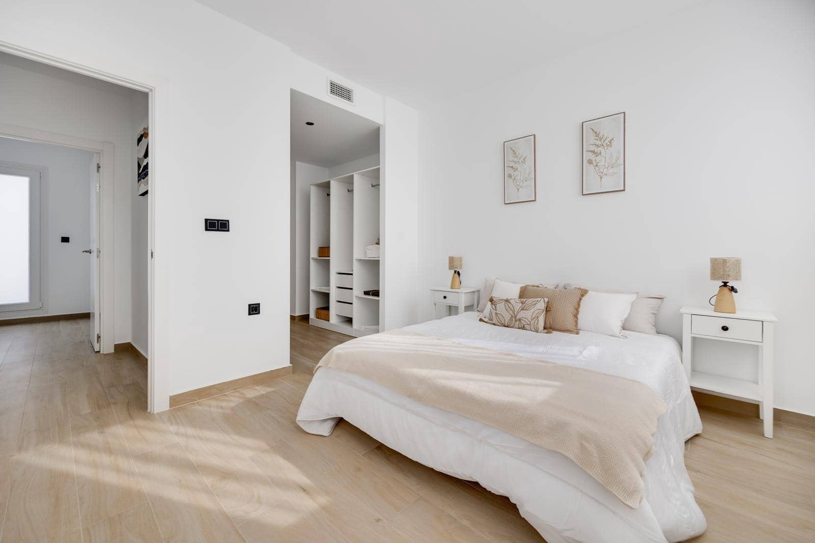 3 soveværelse Villa til salg i Torrevieja med swimmingpool - € 550.000 (Ref: 10031747)