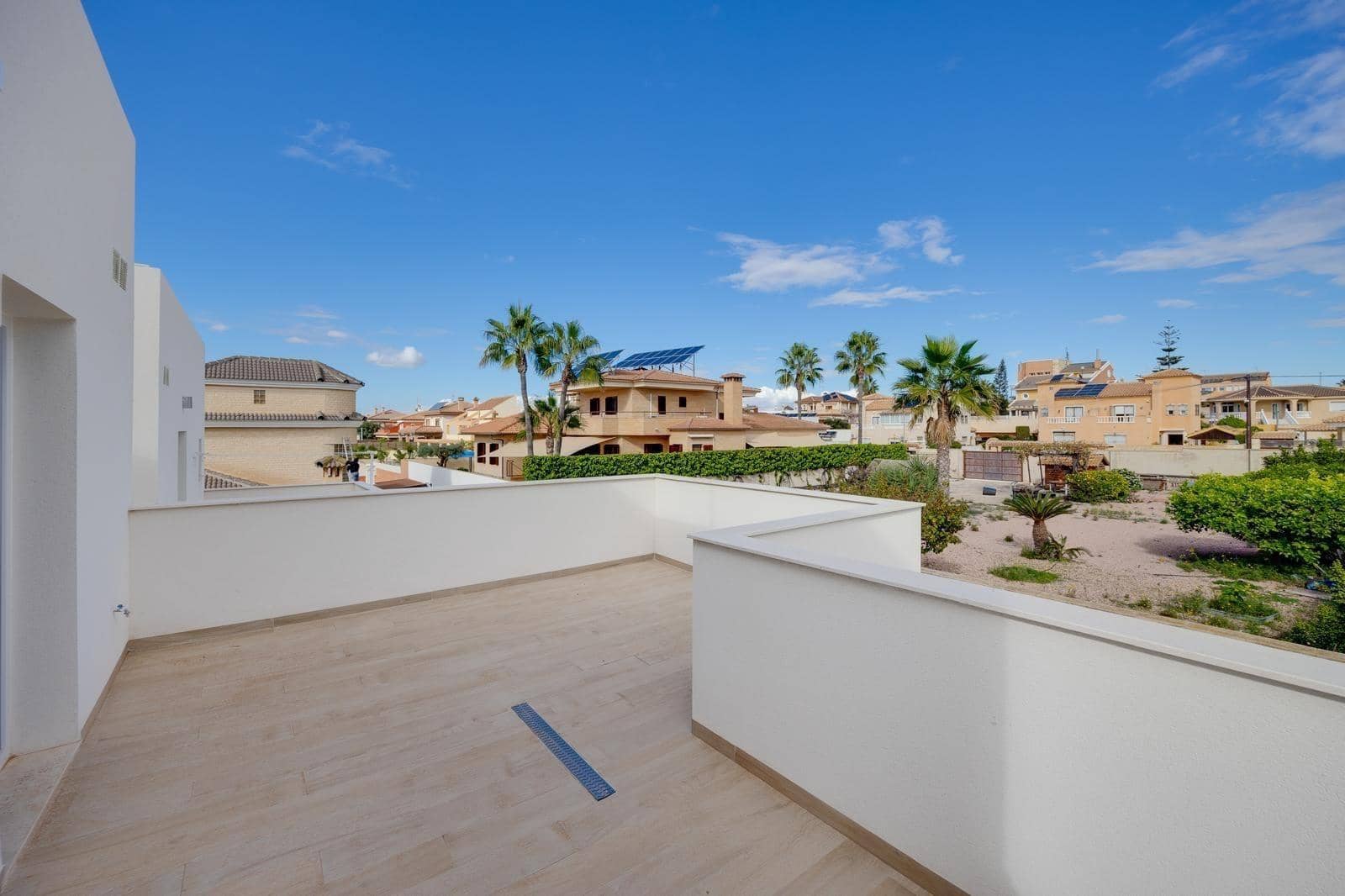 3 soveværelse Villa til salg i Torrevieja med swimmingpool - € 550.000 (Ref: 10031747)