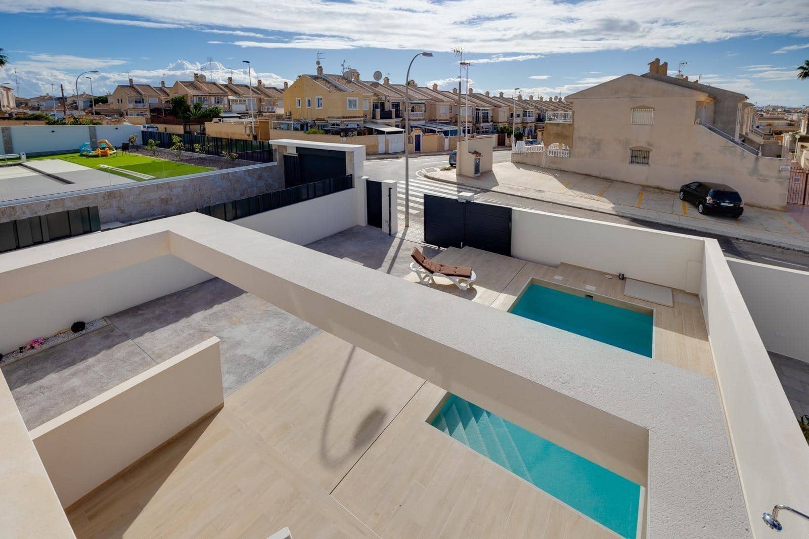 3 soveværelse Villa til salg i Torrevieja med swimmingpool - € 550.000 (Ref: 10031747)