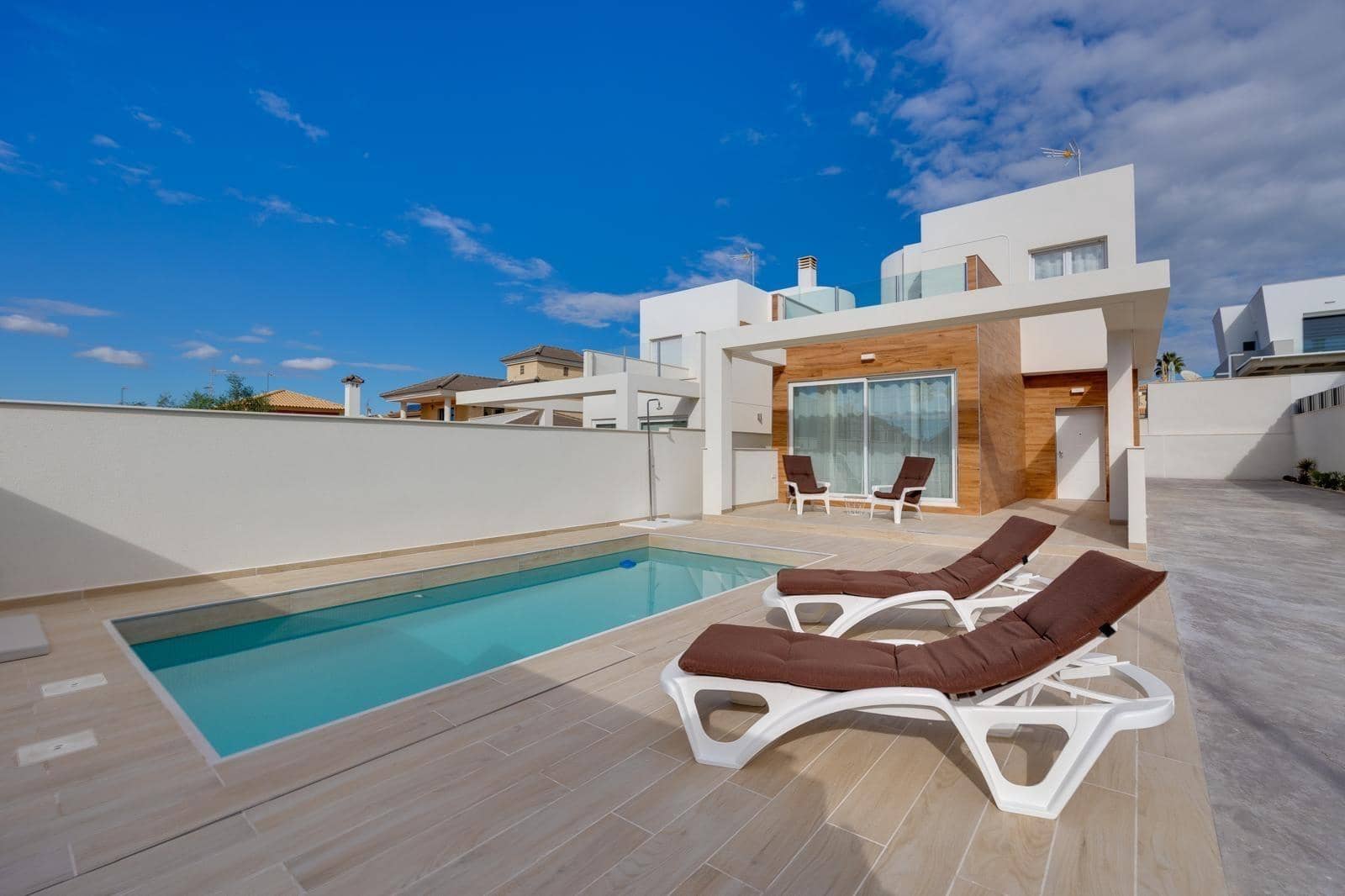3 soveværelse Villa til salg i Torrevieja med swimmingpool - € 550.000 (Ref: 10031747)