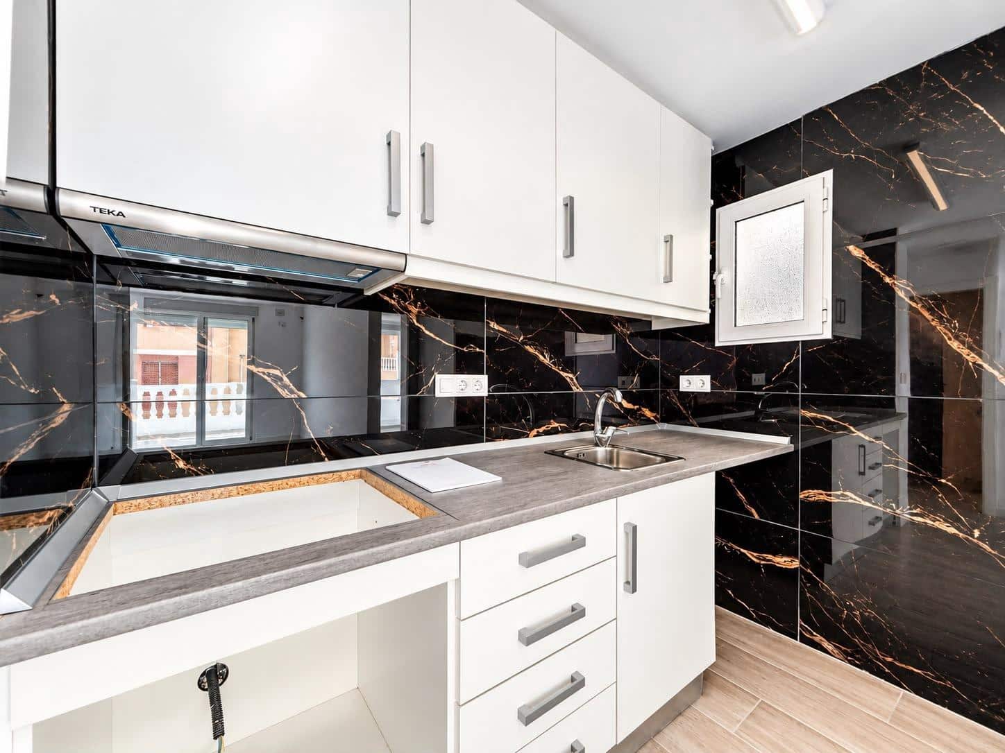 2 makuuhuone Huoneisto myytävänä paikassa Torrevieja - 150 000 € (Ref: 10109867)