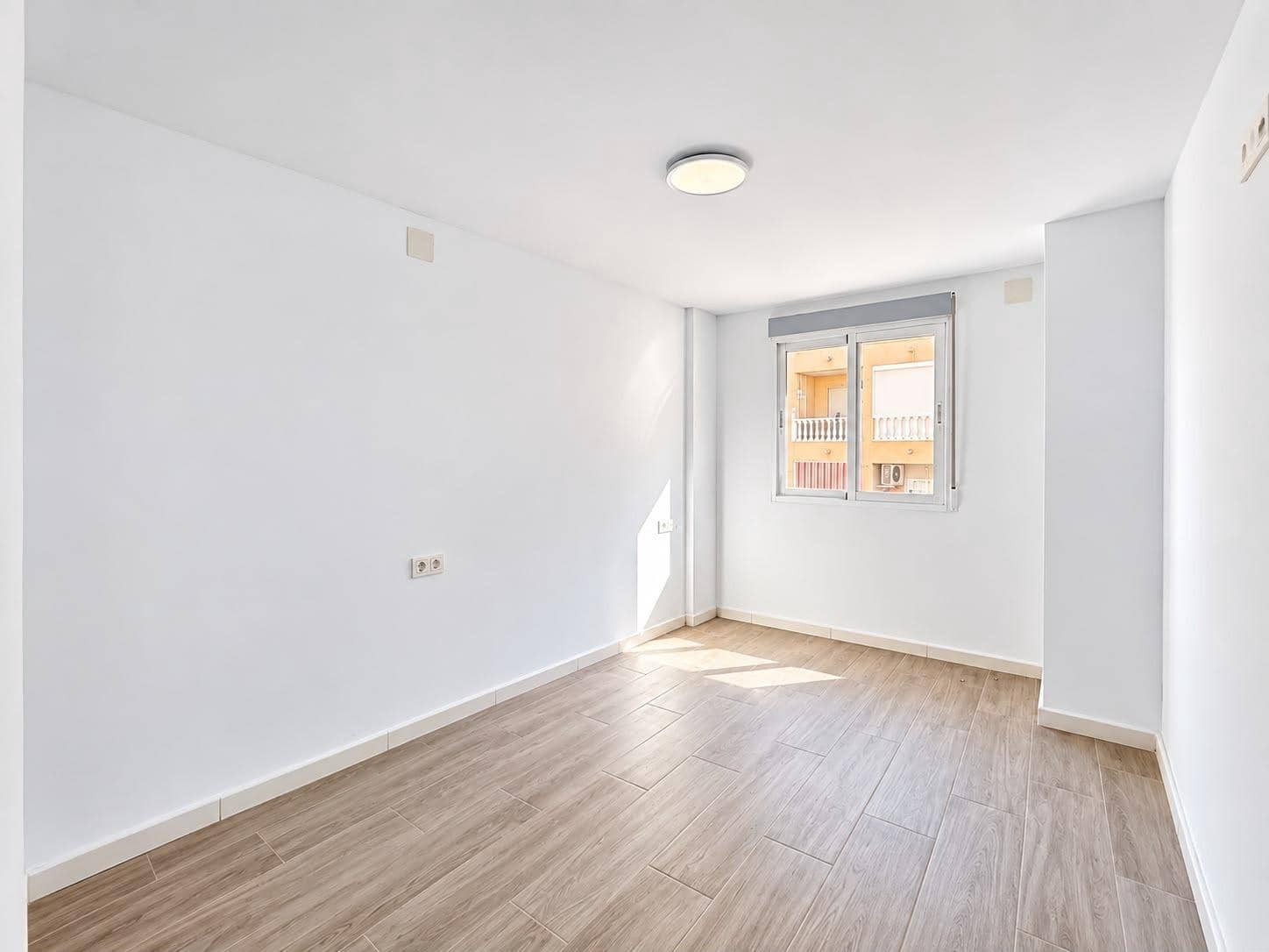 2 makuuhuone Huoneisto myytävänä paikassa Torrevieja - 150 000 € (Ref: 10109867)