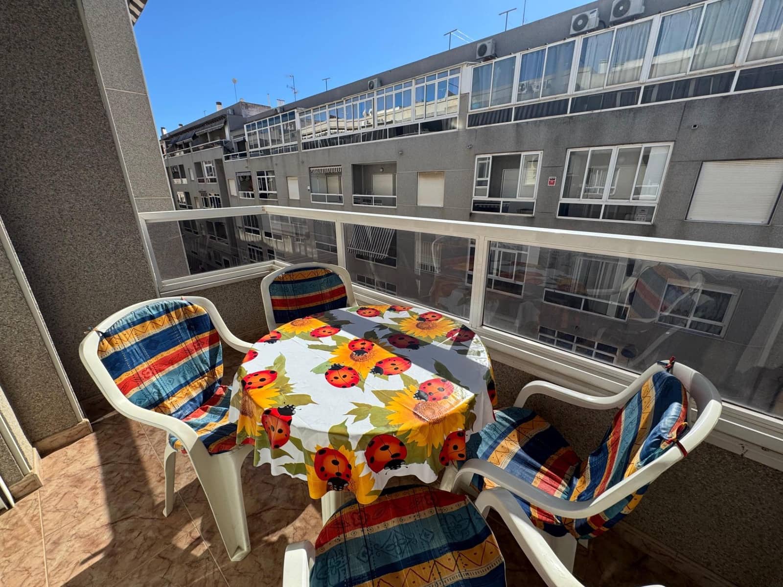 Apartamento de 2 habitaciones en Torrevieja en venta - 139.900 € (Ref: 10168644)