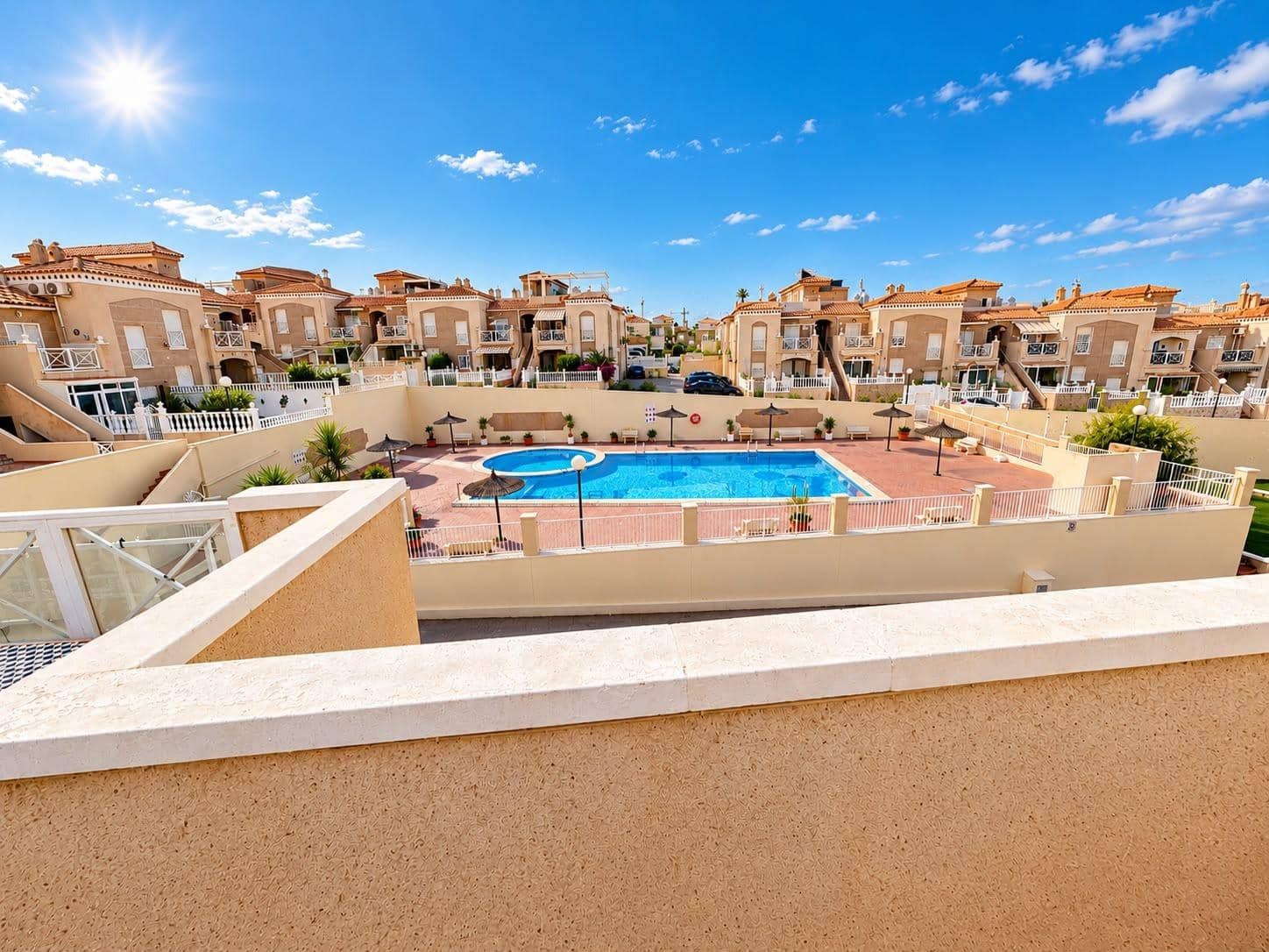 2 soverom Rekkehus til salgs i Torrevieja med svømmebasseng - € 210 000 (Ref: 10184849)