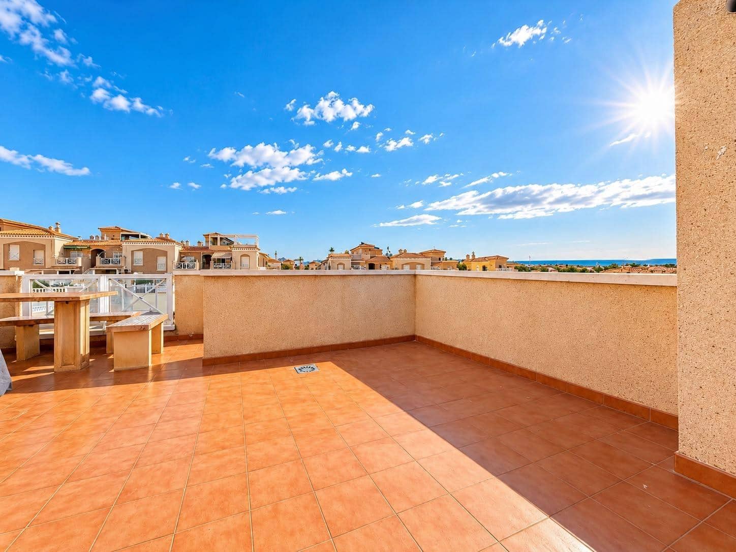 2 soverom Rekkehus til salgs i Torrevieja med svømmebasseng - € 210 000 (Ref: 10184849)