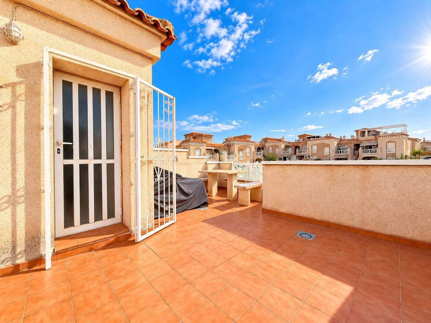 2 soverom Rekkehus til salgs i Torrevieja med svømmebasseng - € 210 000 (Ref: 10184849)