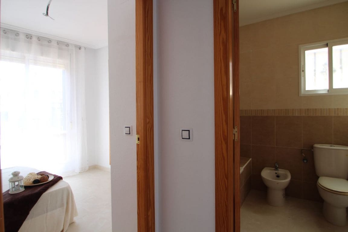 3 slaapkamer Rijtjeshuis te koop in Aguas Nuevas met zwembad - € 189.000 (Ref: 3381007)