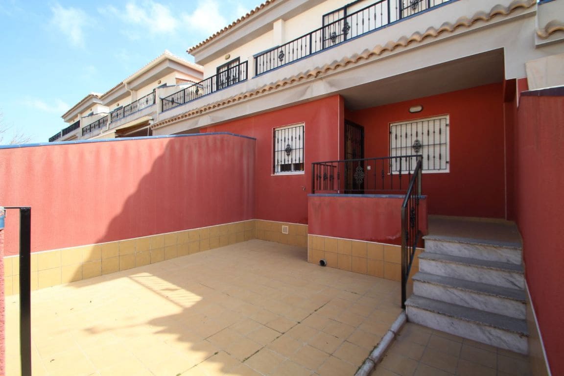 3 slaapkamer Rijtjeshuis te koop in Aguas Nuevas met zwembad - € 189.000 (Ref: 3381007)