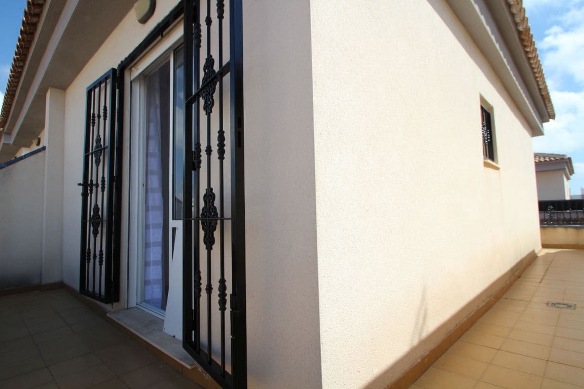 3 slaapkamer Rijtjeshuis te koop in Aguas Nuevas met zwembad - € 189.000 (Ref: 3381007)