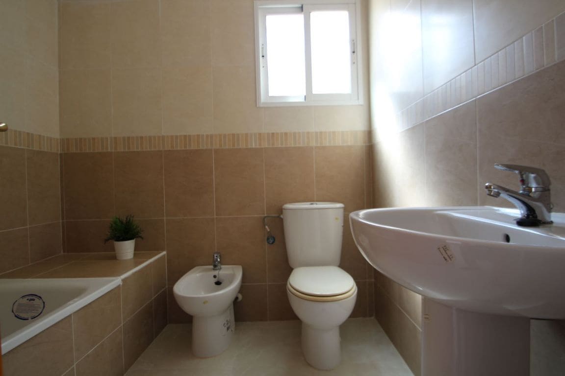 3 slaapkamer Rijtjeshuis te koop in Aguas Nuevas met zwembad - € 189.000 (Ref: 3381007)