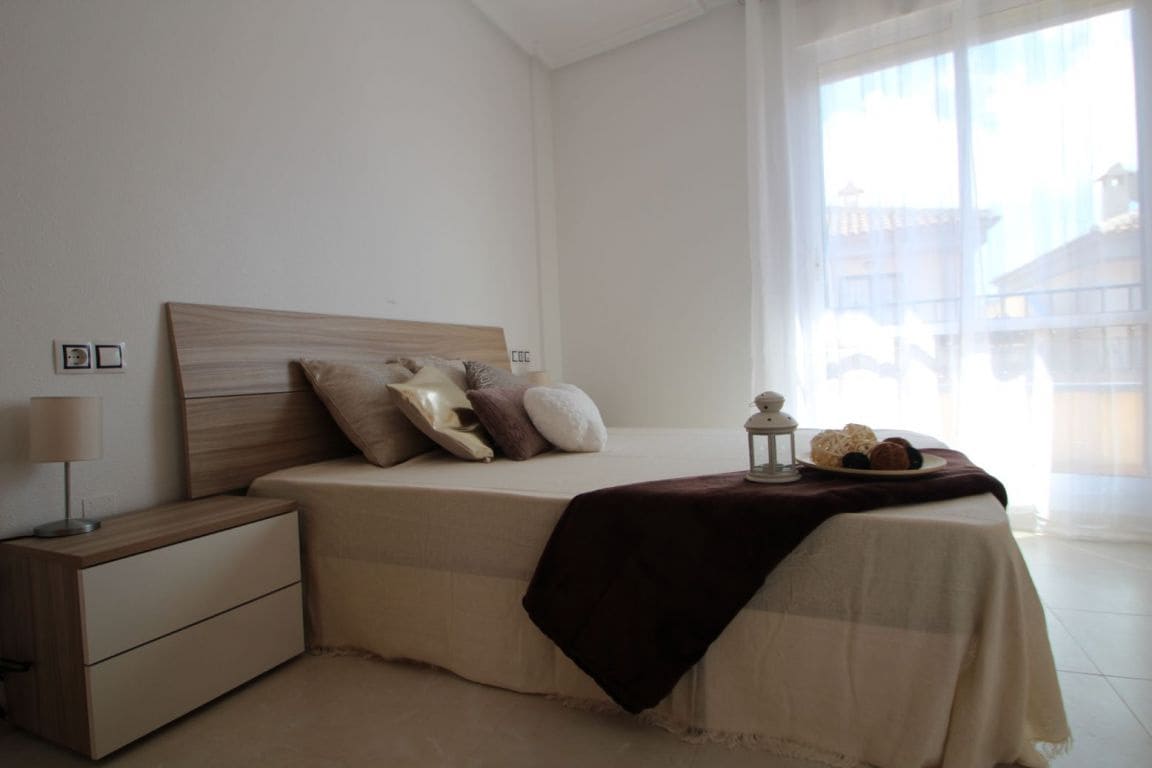 3 slaapkamer Rijtjeshuis te koop in Aguas Nuevas met zwembad - € 189.000 (Ref: 3381007)