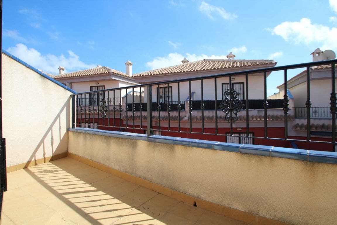 3 slaapkamer Rijtjeshuis te koop in Aguas Nuevas met zwembad - € 189.000 (Ref: 3381007)