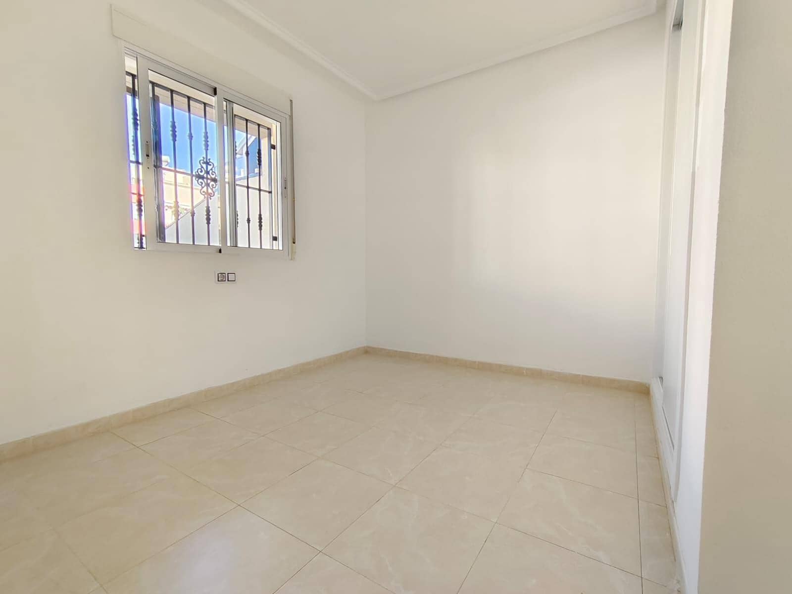 Adosado de 3 habitaciones en Aguas Nuevas en venta con piscina - 189.000 € (Ref: 3381007)