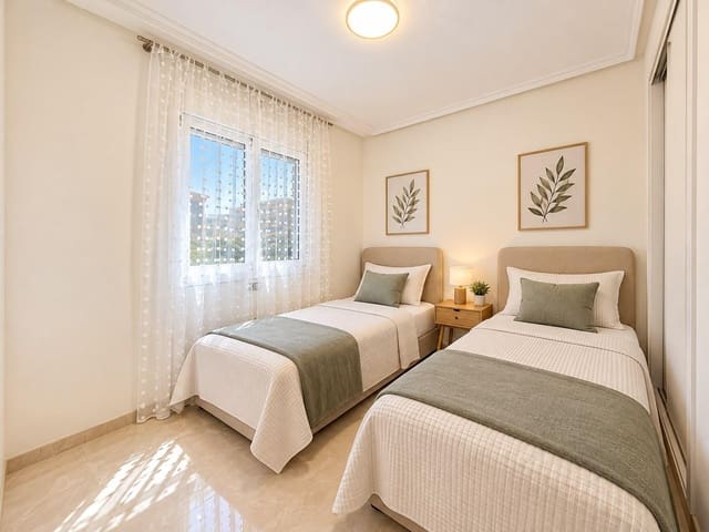 3 sypialnia Dom szeregowy na sprzedaż w Aguas Nuevas, Torrevieja z basenem - 189 000 € (Ref: 3381007)