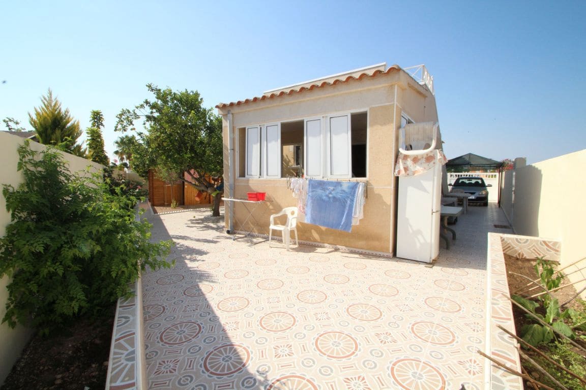 2 bedroom Villa for sale in Torrevieja with pool - € 228,000 (Ref: 3519652)