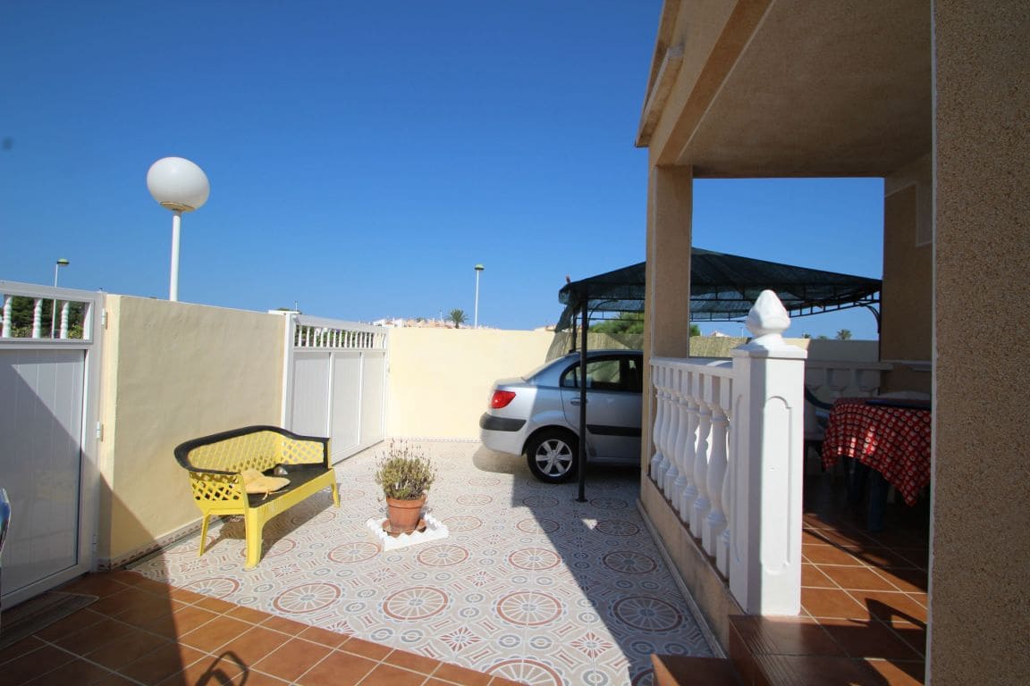2 bedroom Villa for sale in Torrevieja with pool - € 228,000 (Ref: 3519652)