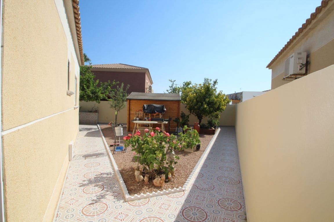 2 bedroom Villa for sale in Torrevieja with pool - € 228,000 (Ref: 3519652)