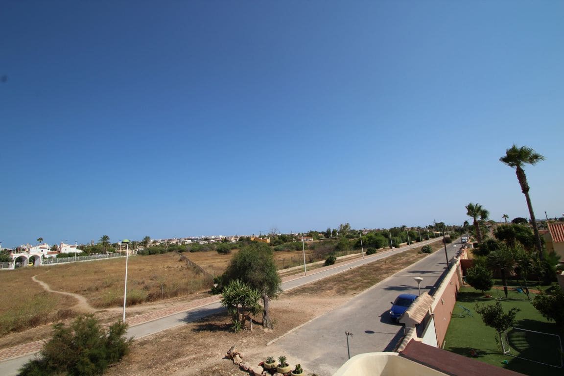 2 bedroom Villa for sale in Torrevieja with pool - € 228,000 (Ref: 3519652)