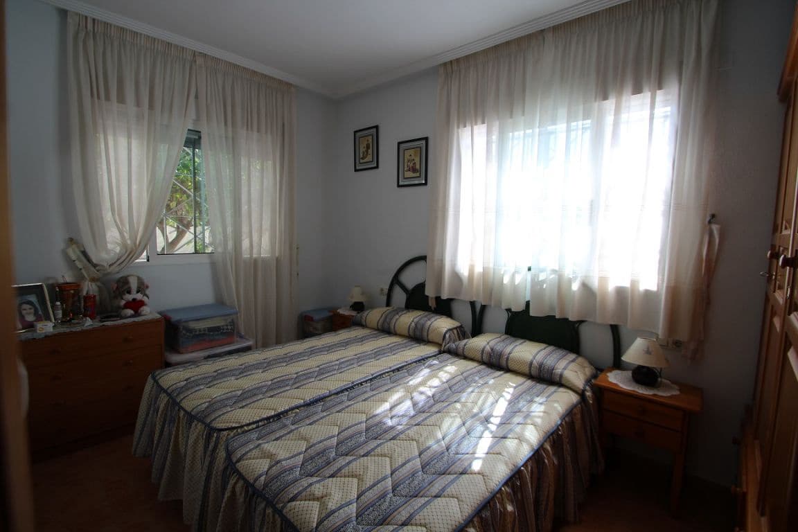 2 bedroom Villa for sale in Torrevieja with pool - € 228,000 (Ref: 3519652)