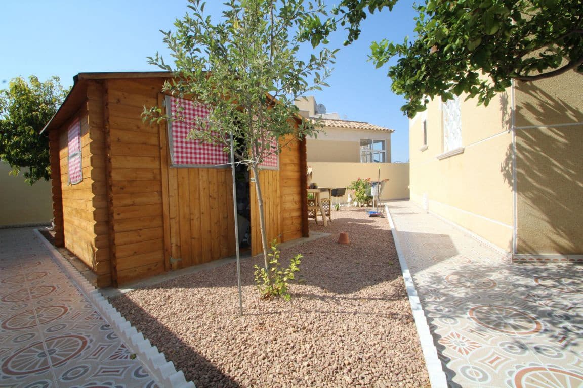 2 bedroom Villa for sale in Torrevieja with pool - € 228,000 (Ref: 3519652)