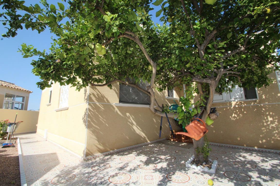 2 bedroom Villa for sale in Torrevieja with pool - € 228,000 (Ref: 3519652)